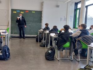 Jugendpolizei im Unterricht